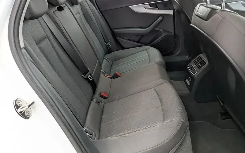 Used Audi A4 Comfort 136 HP (100 kW) 2019 White Estate