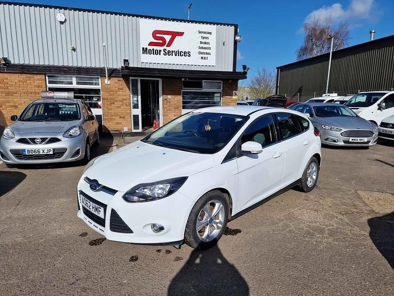 Used Ford Focus Zetec 2013 White Hatchback