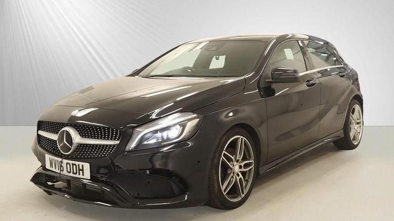Begagnad Mercedes A200 AMG line 2016 Svart Halvkombi