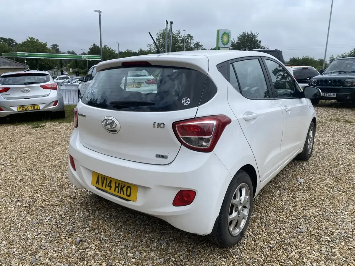 Used Hyundai i10 SE 2014 White Hatchback