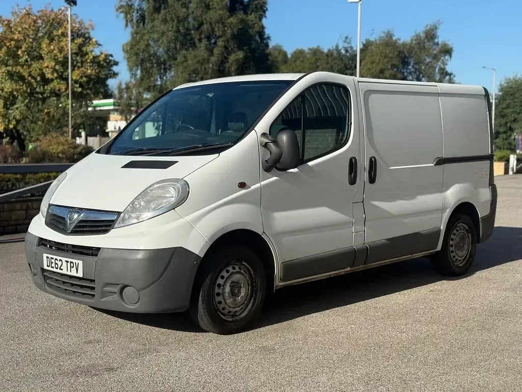 Used Vauxhall Vivaro 90 HP (66 kW) 2012 White MPV