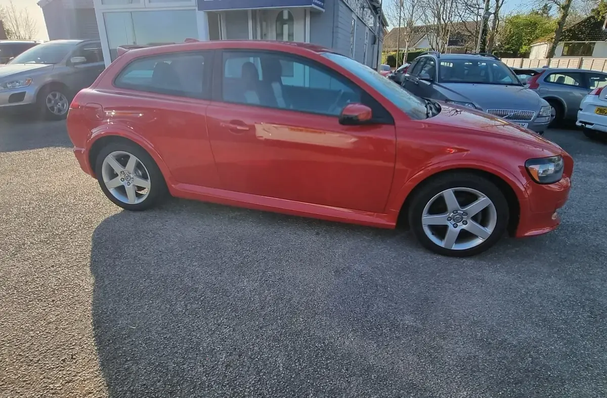 Used Volvo C30 R-Design 100 HP (73 kW) 2008 Red Hatchback