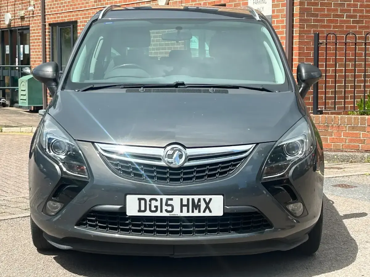 Used Vauxhall Zafira SRi 140 HP (102 kW) 2015 Grey MPV