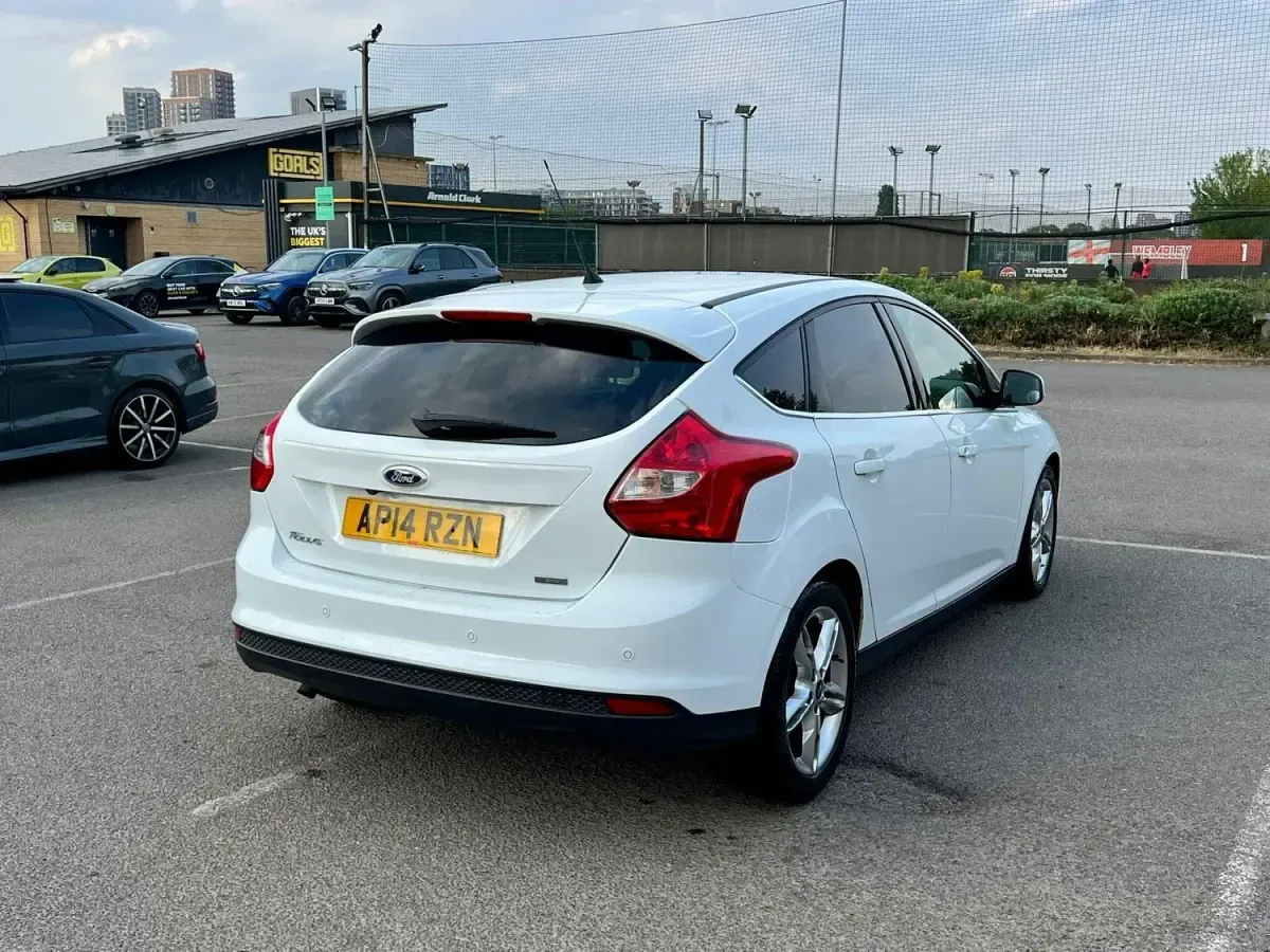 Gebraucht Ford Focus Titanium X 125 PS (91 kW) 2014 Weiß Kleinwagen