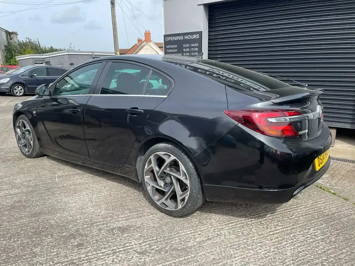 Second-hand Vauxhall Insignia SRi 140 CP (102 kW) 2014 Negru Hatchback