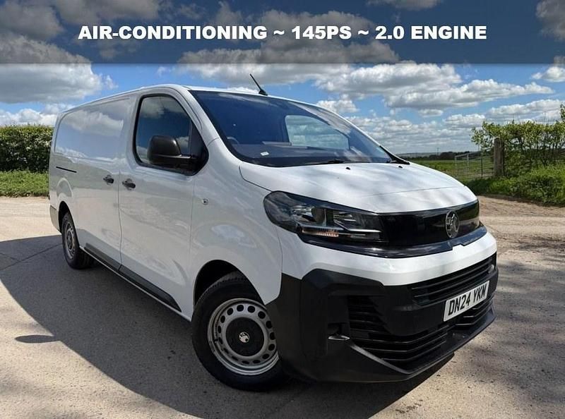 Second-hand Vauxhall Vivaro 150 CP (110 kW) 2024 Alb Monovolum