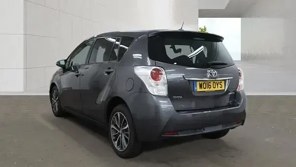 Used Toyota Verso Design 112 HP (82 kW) 2016 Grey MPV