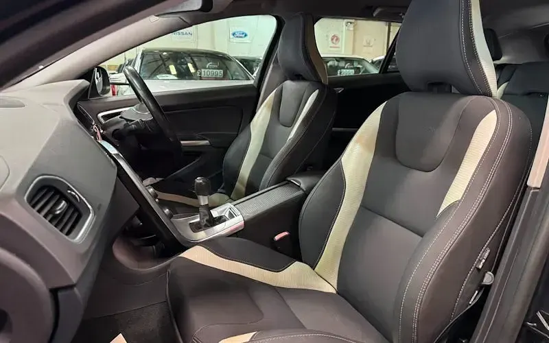 Used Volvo V60 R-Design 115 HP (84 kW) 2012 Grey Estate