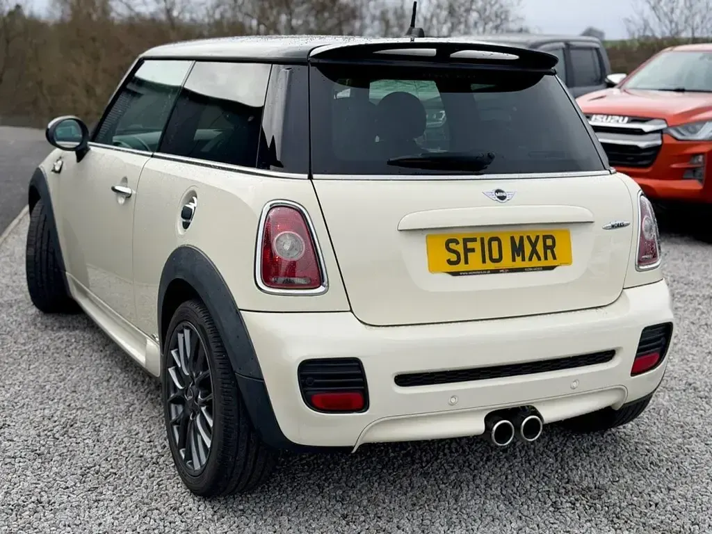 Used Mini John Cooper Works Hatch 211 HP (155 kW) 2010 White Hatchback