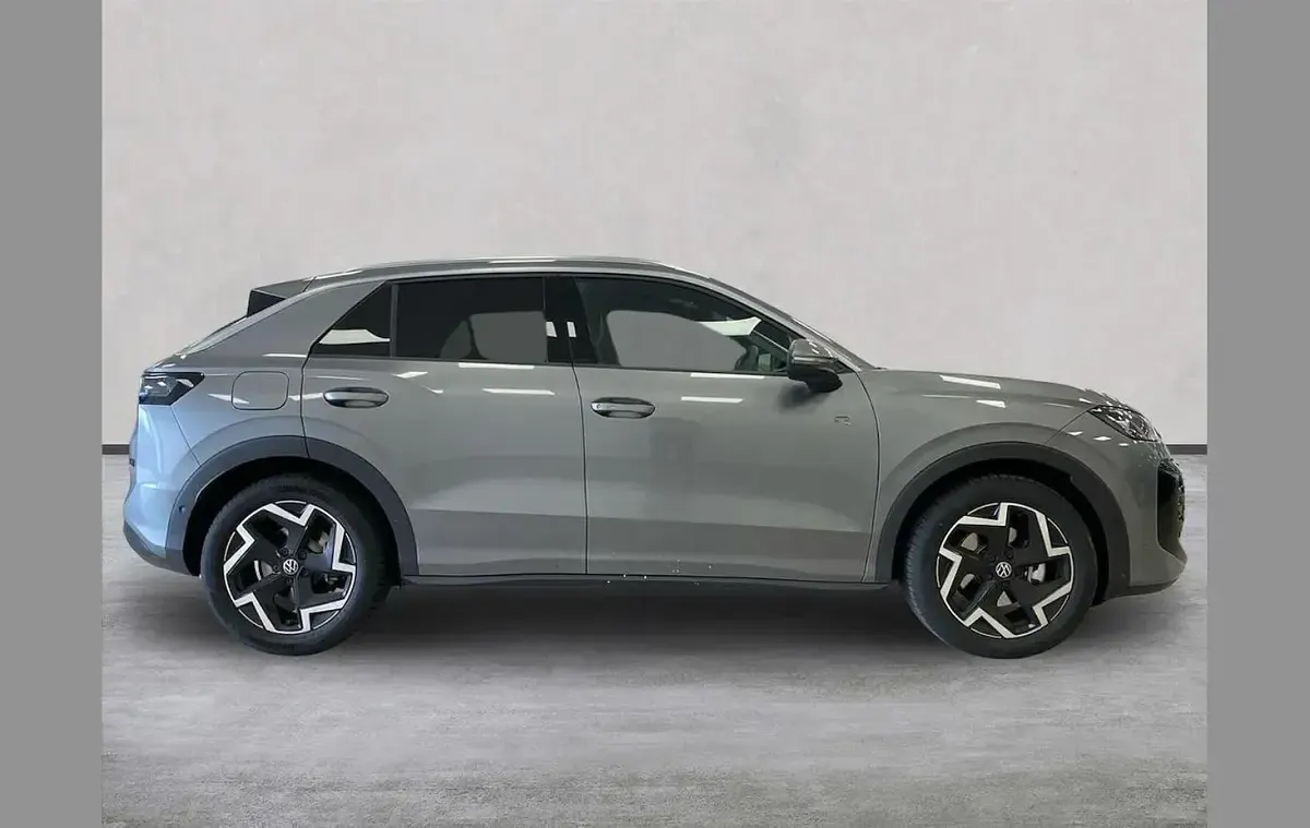 New VW T-Roc R-line 150 HP (110 kW) 2026 Black SUV