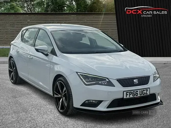 Used Seat Leon Ecomotive 110 HP (80 kW) 2016 White Hatchback
