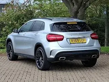 Usado Mercedes GLA180 AMG line 122 HP (89 kW) 2019 Prateado SUV