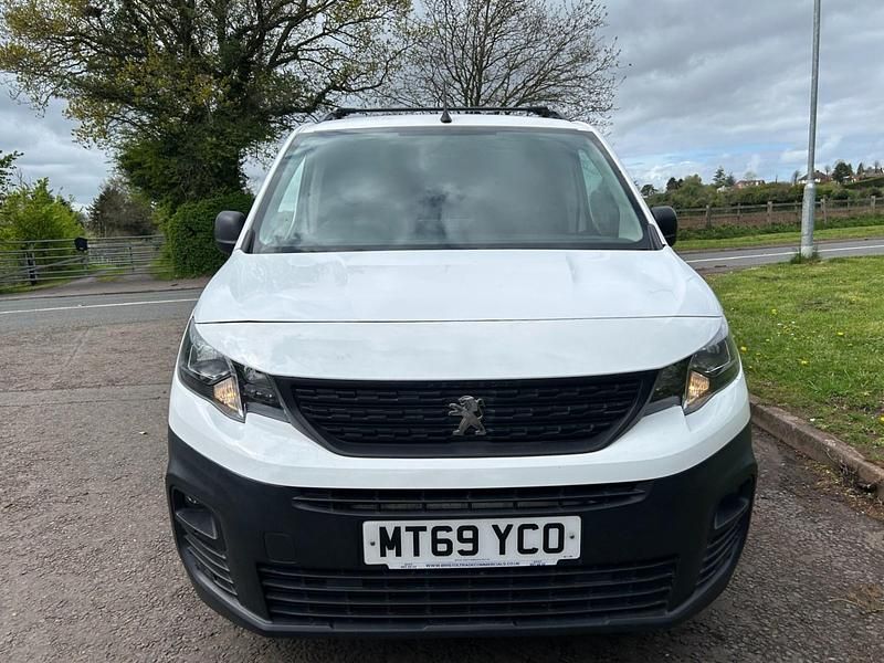 Used Peugeot Partner 131 HP (96 kW) 2019 White MPV