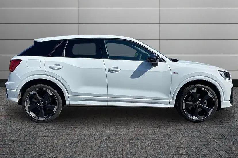 Used Audi Q2 Black Edition 190 HP (139 kW) 2026 Glacier white SUV