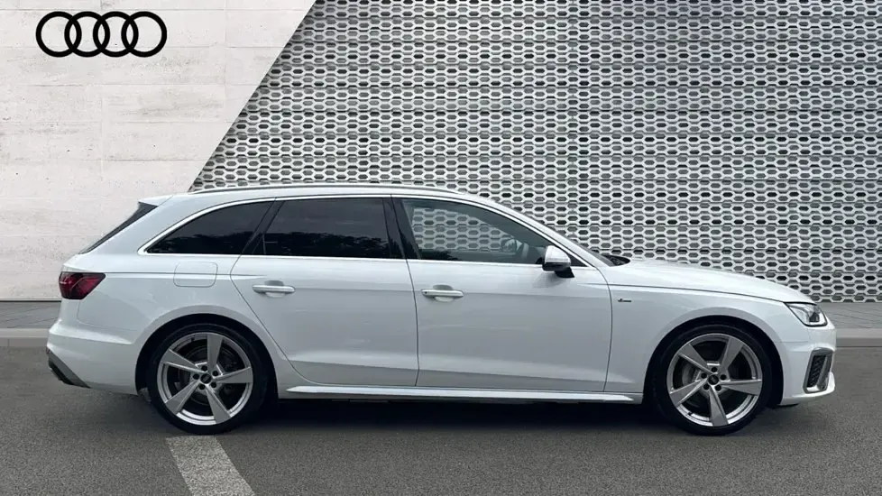 Used Audi A4 S-Line 204 HP (150 kW) 2024 White Estate