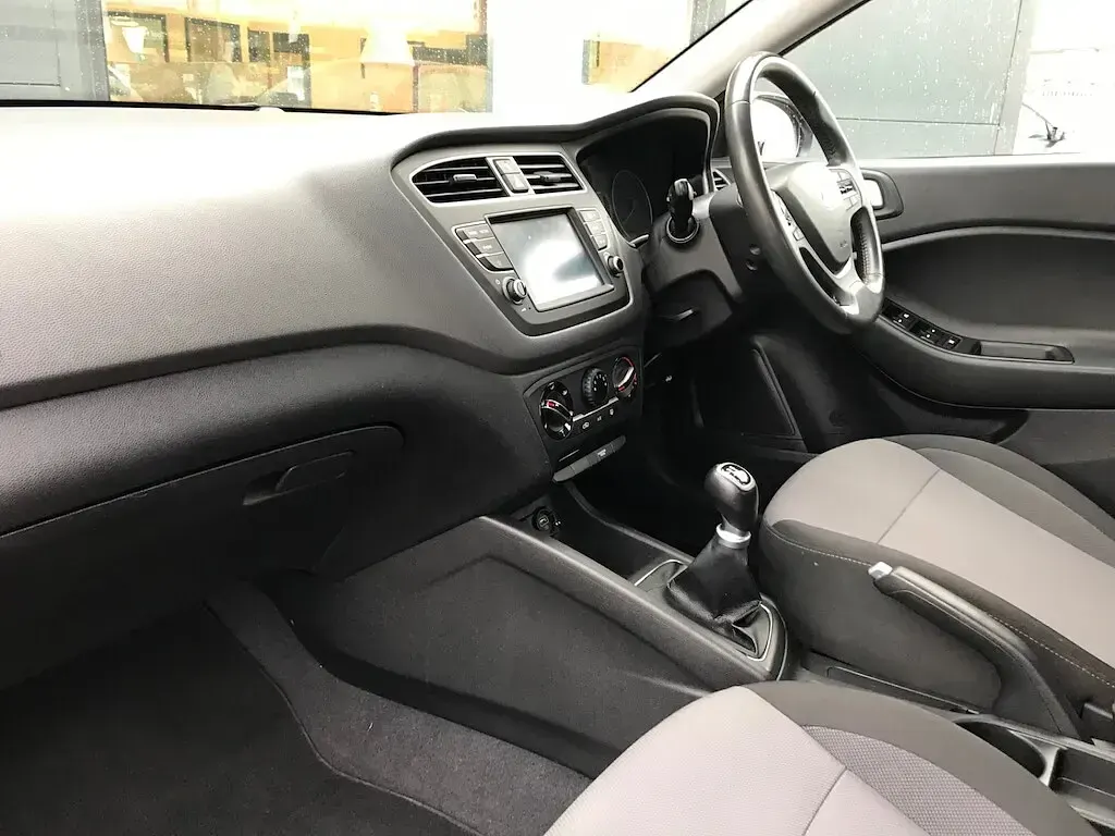 Used Hyundai i20 SE 84 HP (61 kW) 2019 Red Hatchback