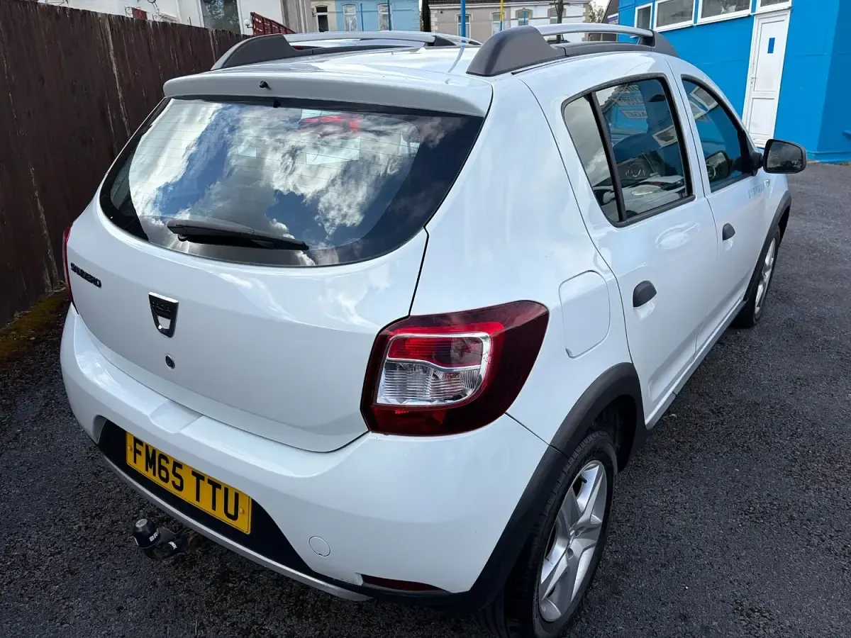 Used Dacia Sandero Ambiance 2016 White Hatchback