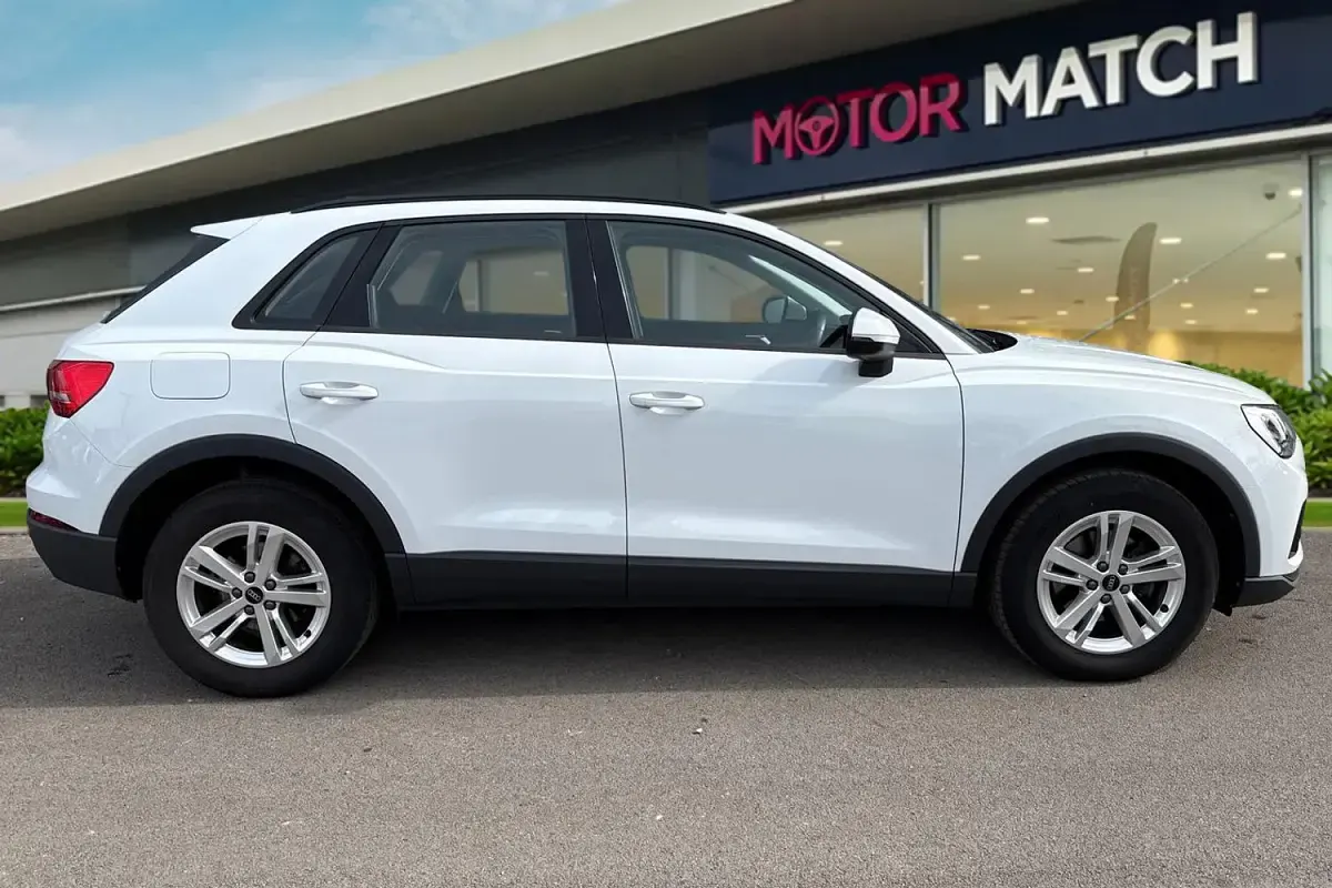 Used Audi Q3 Comfort 150 HP (110 kW) 2023 White SUV