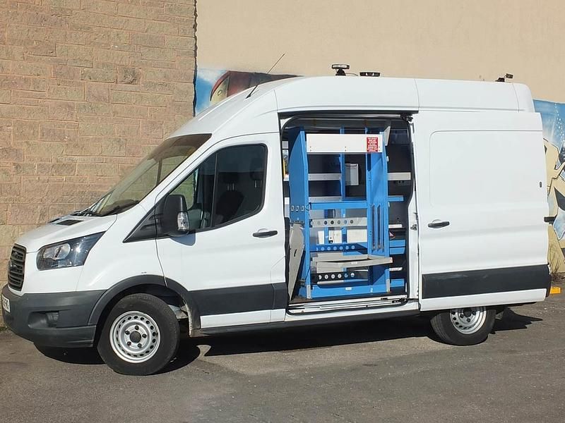 Usado Ford Transit 130 HP (95 kW) 2018 Branco Van