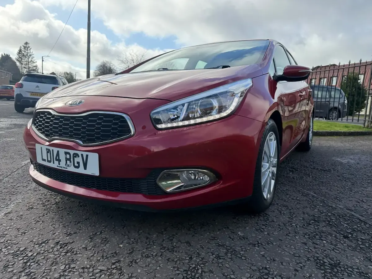 Used Kia Ceed 128 HP (94 kW) 2014 Red Hatchback