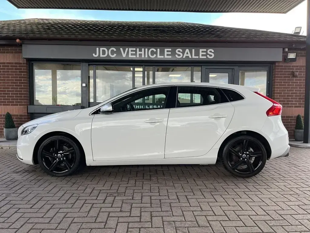 Used Volvo V40 R-Design 150 HP (110 kW) 2014 White Estate