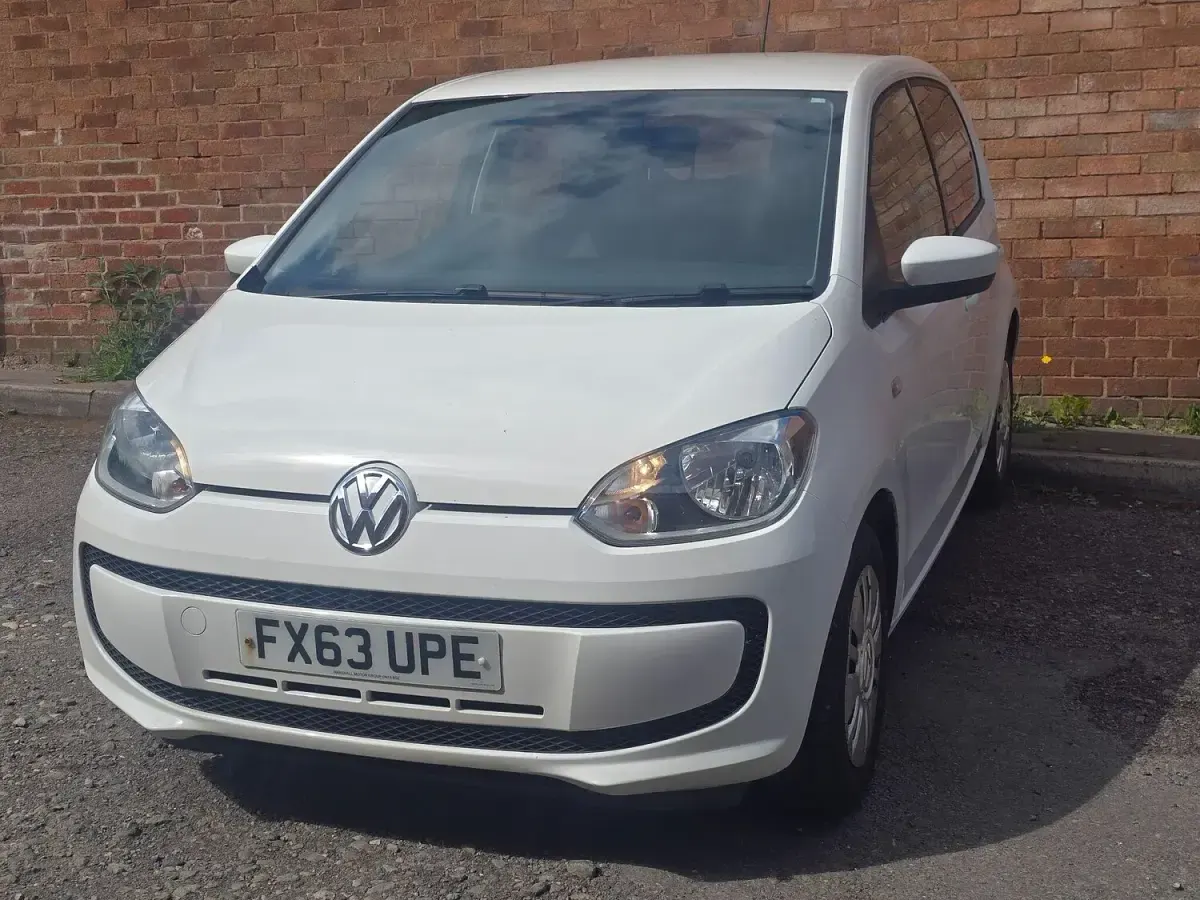 Used VW up! move up! 60 HP (44 kW) 2013 White Hatchback