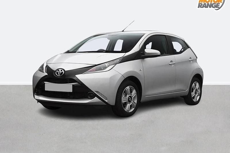White Used 2017 Toyota Aygo X-play Hatchback | £6,895 (Fair price) - Image 1/1