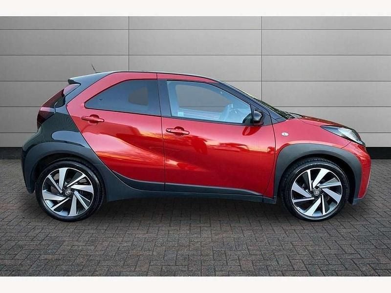 Used Toyota Aygo X 72 HP (52 kW) 2022 Red SUV