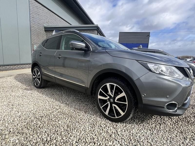 Used Nissan Qashqai Tekna 130 HP (95 kW) 2017 Grey SUV