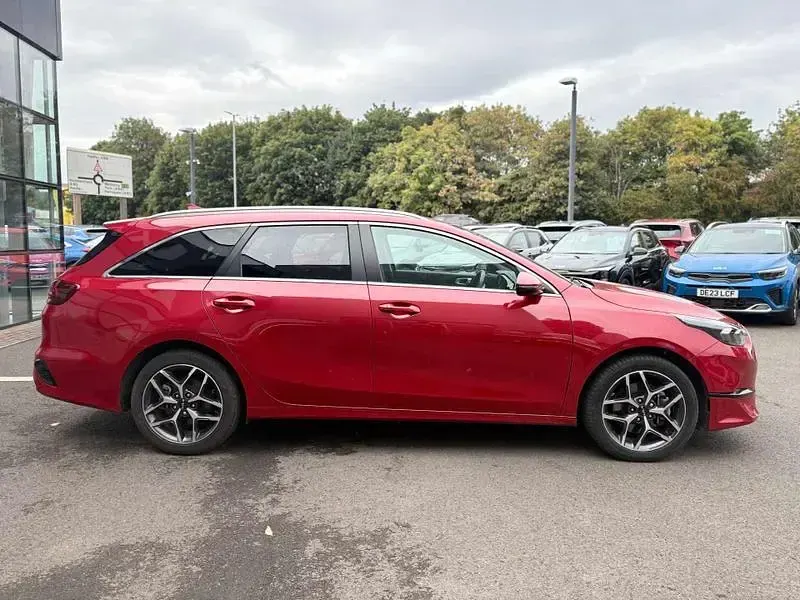 Used Kia Ceed 2025 Red Hatchback