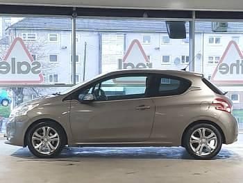 Used Peugeot 208 Allure 82 HP (60 kW) 2013 Grey Hatchback