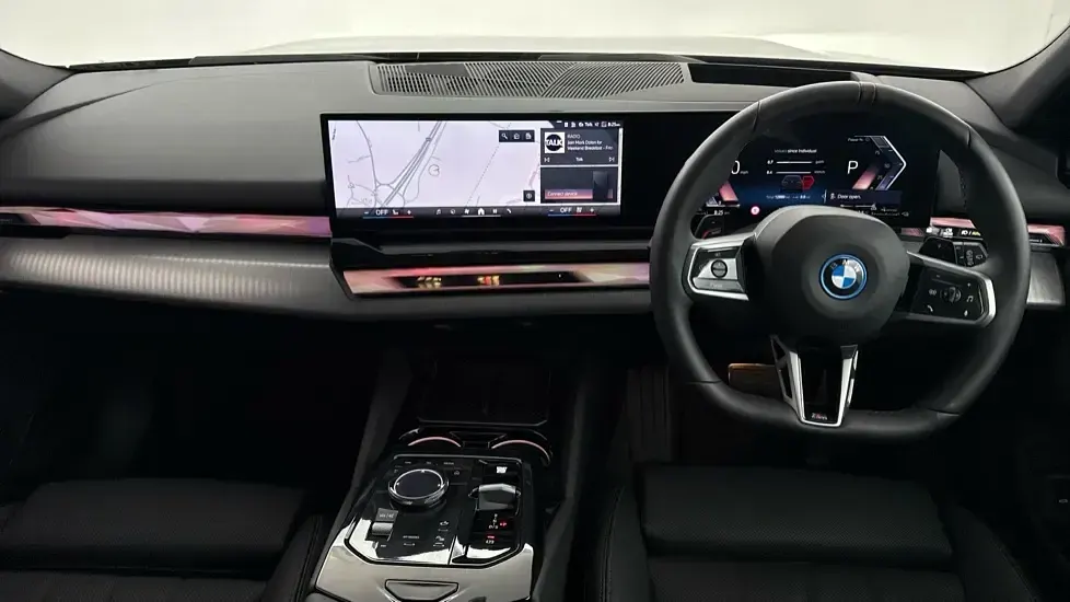 Usado BMW 530e M Sport 295 HP (216 kW) 2025 Cinzento Carrinha