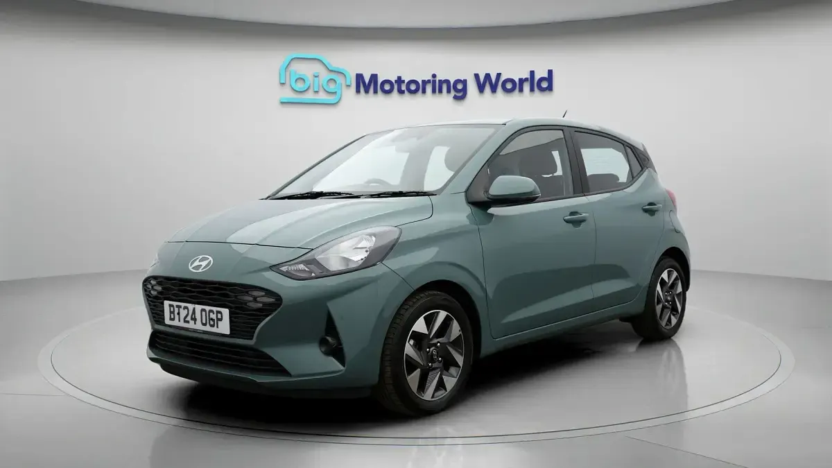 Used Hyundai i10 Advanced 67 HP (49 kW) 2024 Green Hatchback
