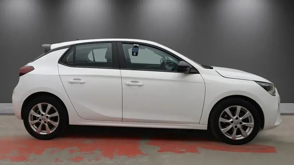 Used Vauxhall Corsa Design Edition 100 HP (73 kW) 2023 White Hatchback