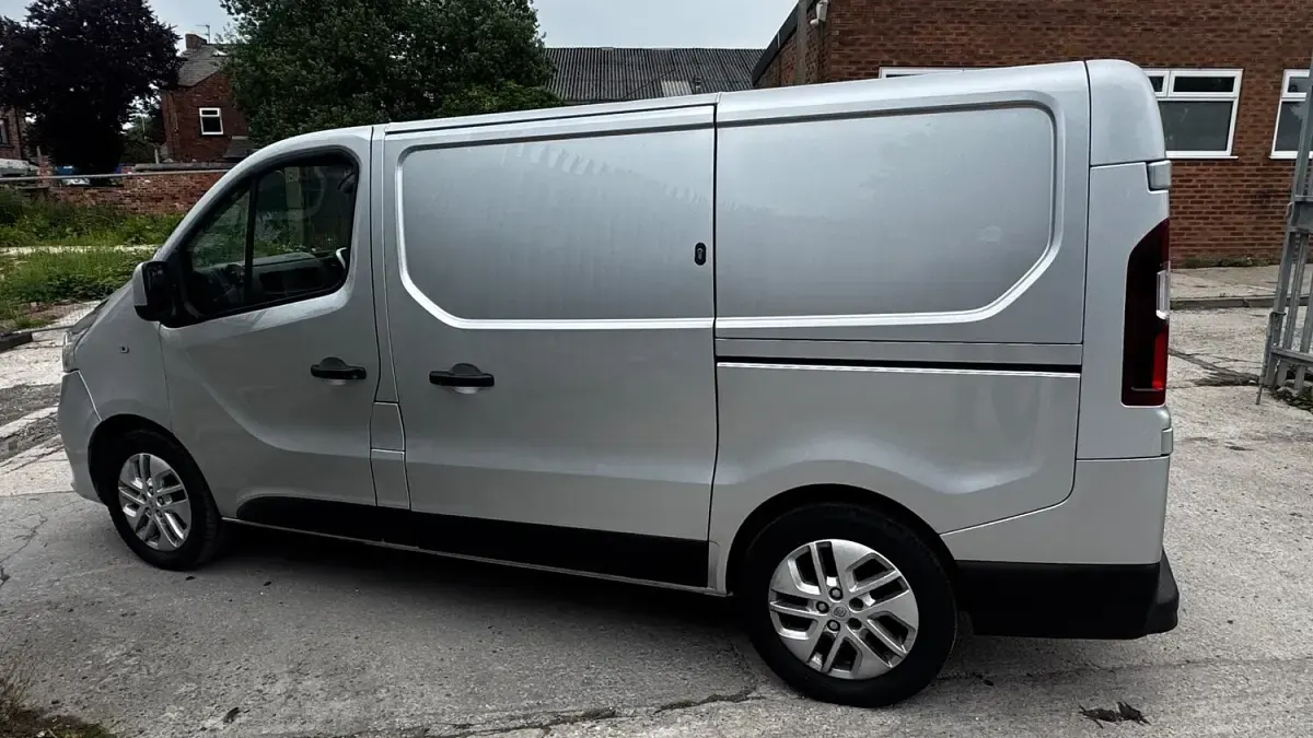 Used Renault Trafic 2015 Silver MPV