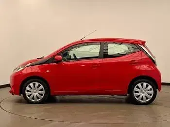 Used Toyota Aygo X-play 68 HP (50 kW) 2017 Red Hatchback