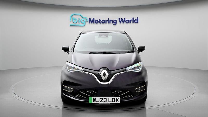 Used Renault Zoe Techno 100 kW (136 HP) 2023 Mauve/purple Hatchback