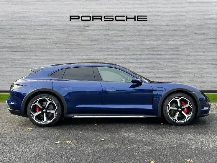 Used Porsche Taycan 4S Cross Turismo Cross Turismo 433 kW (590 HP) 2025 Gentian blue Estate