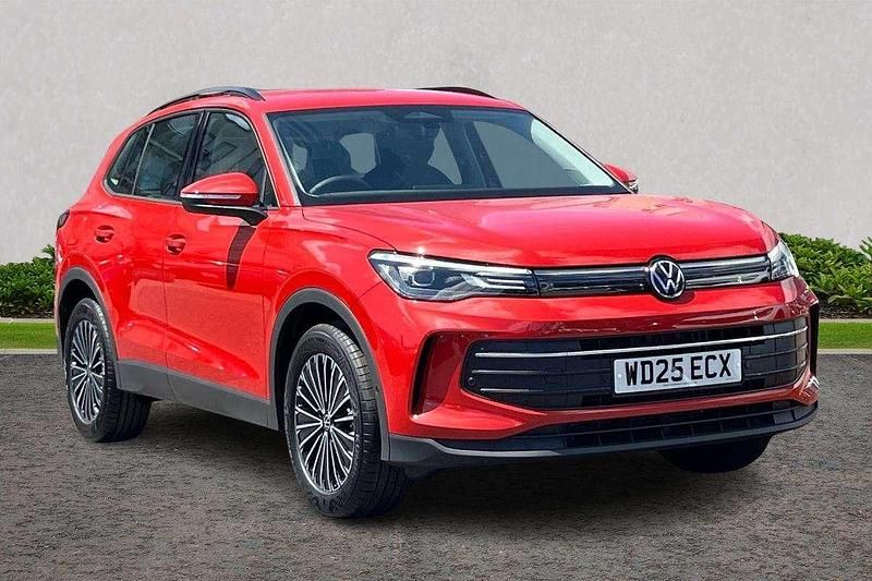 Red Used 2025 VW Tiguan Life SUV | £32,102 (Expensive) - Image 1/4