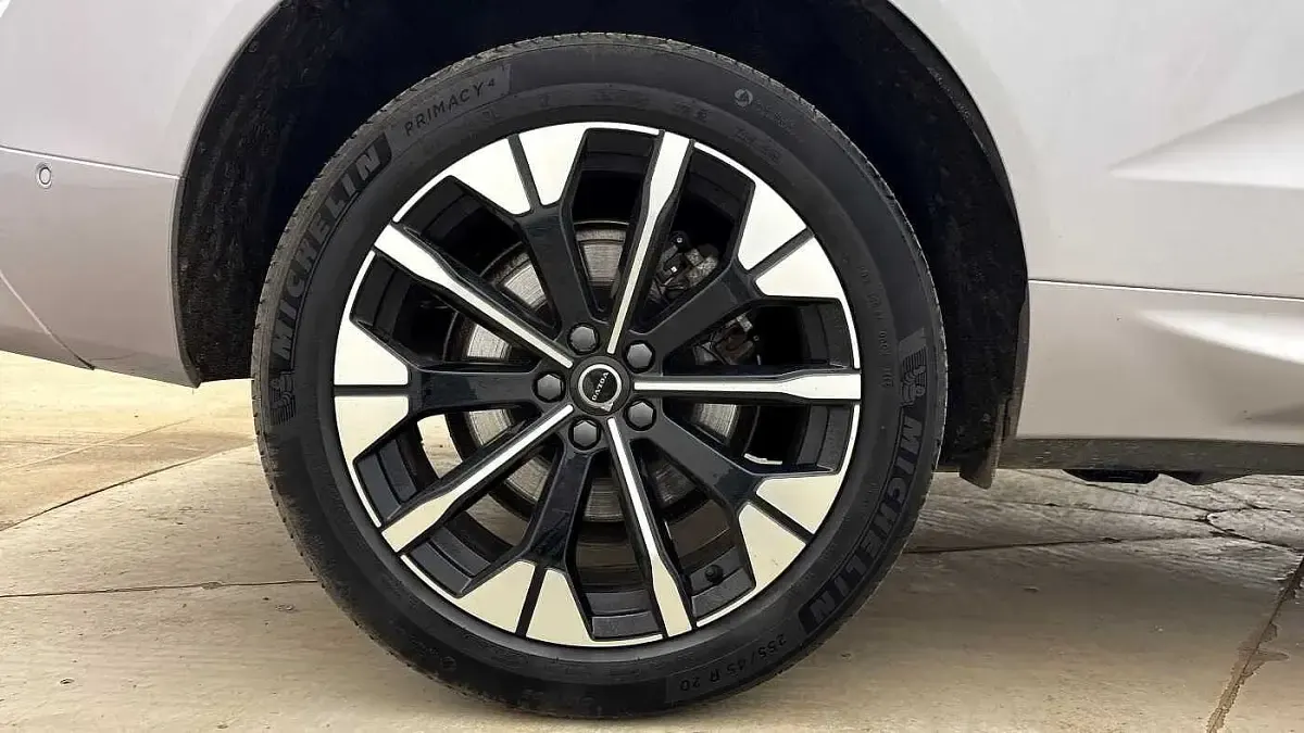 Used Volvo XC60 Ultra 250 HP (183 kW) 2025 Silver SUV