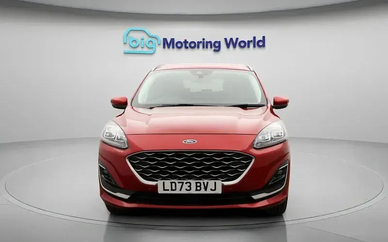 Begagnad Ford Kuga Vignale 224 HK (164 kW) 2023 Röd SUV