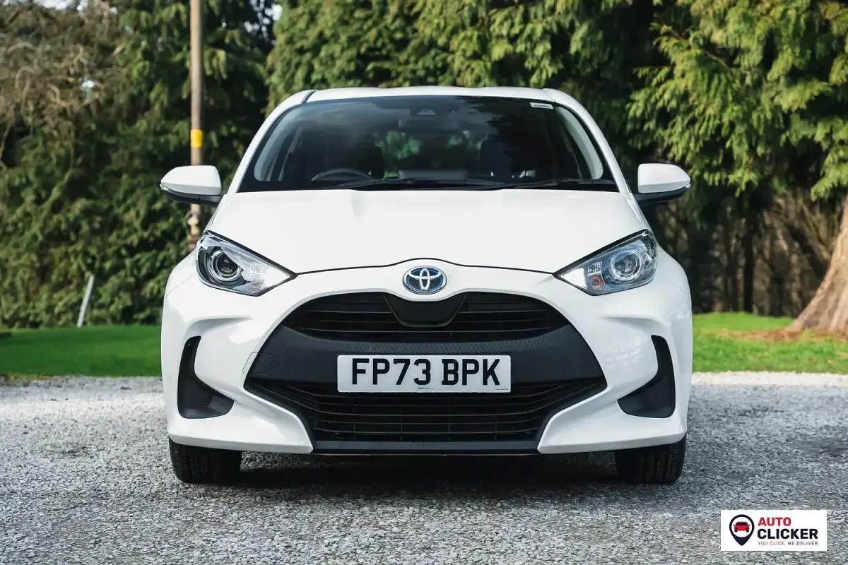 Used Toyota Yaris 116 HP (85 kW) 2023 White Hatchback