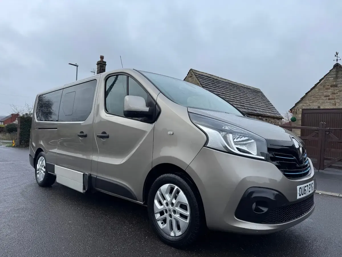 Used Renault Trafic 2018 Beige MPV