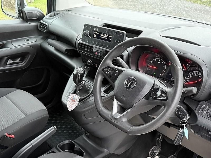 Used Vauxhall Combo Sportive 100 HP (73 kW) 2019 Grey MPV