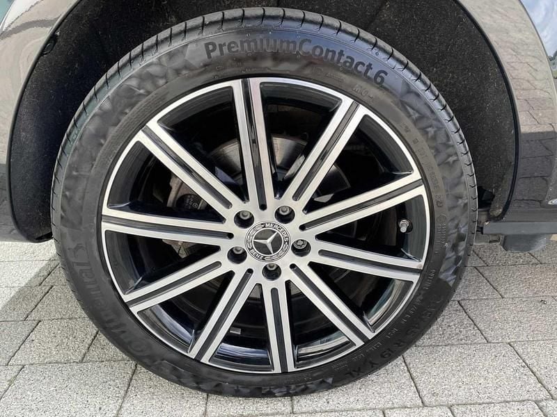 Begagnad Mercedes V300 Premium 2025 Svart Minibuss