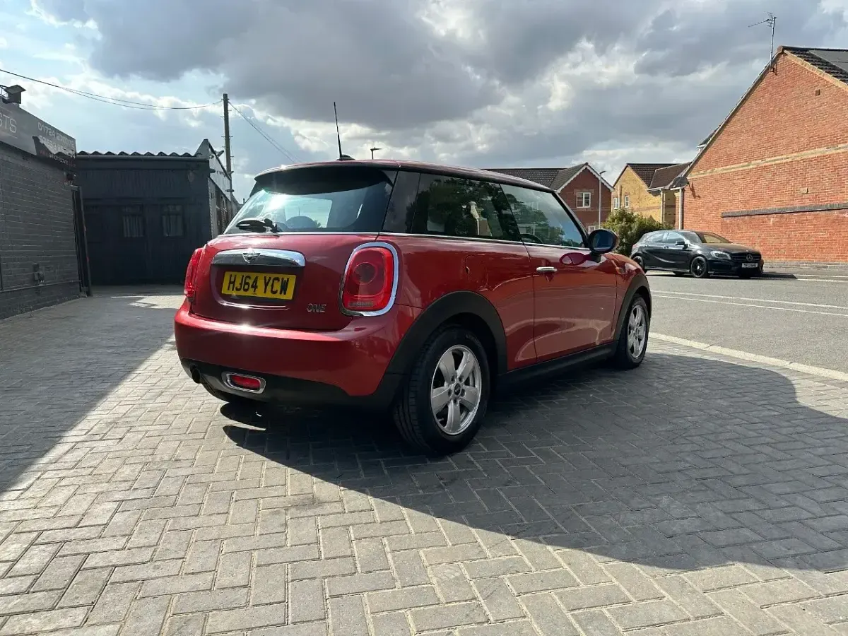 Used Mini ONE Hatch 102 HP (75 kW) 2014 Red Hatchback