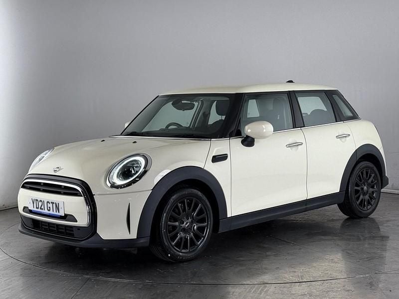 Begagnad Mini Cooper Classic 136 HK (100 kW) 2021 Vit Halvkombi