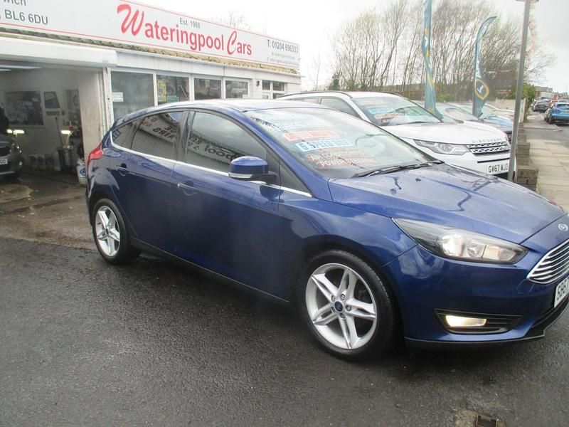 Używany Ford Focus Zetec 125 KM (91 kW) 2017 Niebieski Hatchback