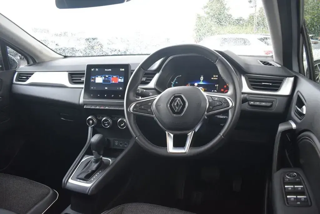Used Renault Captur Techno 145 HP (106 kW) 2023 White SUV