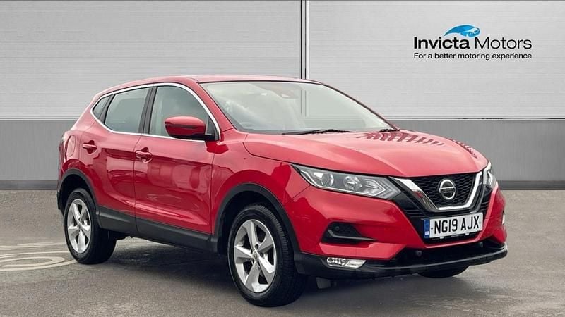Used Nissan Qashqai Acenta Premium 115 HP (84 kW) 2019 Red SUV